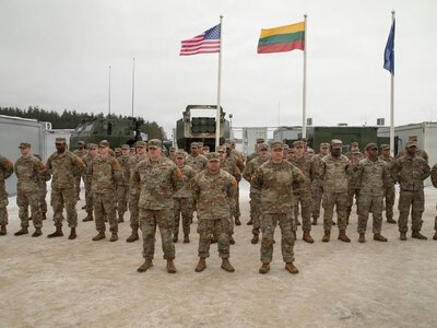 Литва готова платити за постійну присутність американських військ