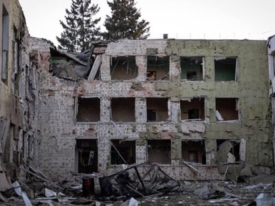 Авіаудар по Сумах: з-під завалів будинків деблокували тіла загиблих