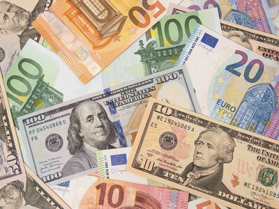 НБУ підвищив курс долара до 44,86 гривні на 30 вересня