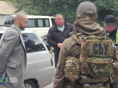 СБУ та Нацполіція затримали у Вінниці чиновників, які «заробляли» на легалізації іноземців в Україні
