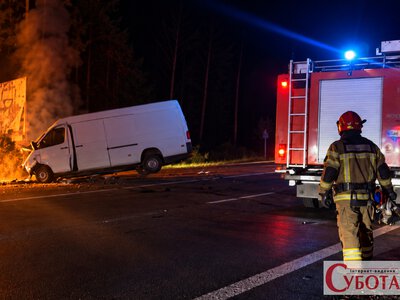 Неподалік Житомира зіштовхнулись легковик та мікроавтобус: є загиблий та постраждалий