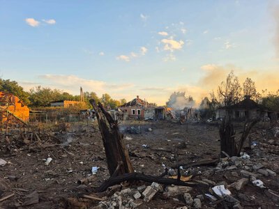 Окупанти скинули півтонну авіабомбу на Слов’янськ: з-під завалів врятували родину