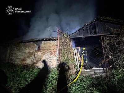 На Княгиницького у Рівному загорілася будівля