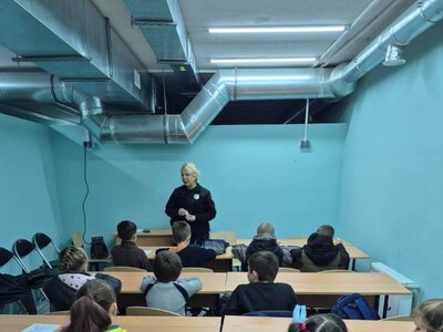 Від історії до сьогодення: у Шостці поліцейські провели заняття до Дня захисників та захисниць України