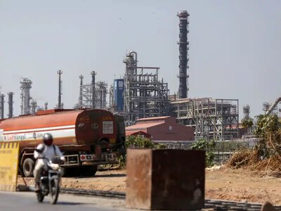 Іноземний капітал знову виходить з Індії: стрибок цін на нафту та глобальні прибутковості зводять нанівець політичні зусилля Нью-Делі
