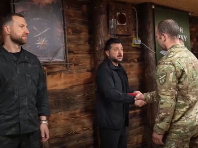 Зеленський зустрівся з українськими військовими на Лиманському напрямку та вручив нагороди