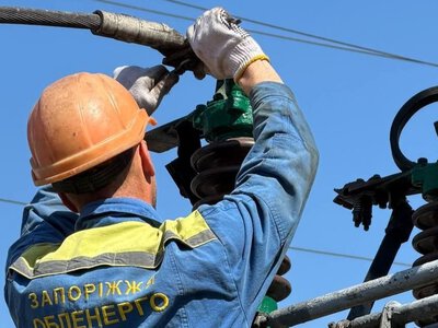 На Запоріжжі ворог знеструмив дев'ять населених пунктів, а мародери розграбували підстанцію