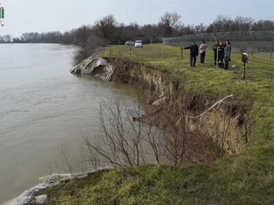 Дамбу на Дунаї знову намагаються відремонтувати: чому вона така важлива