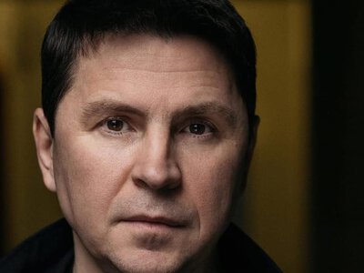 Трошки дивно: як Подоляк виправдовує співпрацю з підсанкційним Турловим (відео) (Відео)