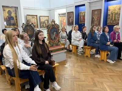 «Покрова Пресвятої Богородиці. Образ у часі»: у Рівненському музеї відбулася лекція про сакральне мистецтво