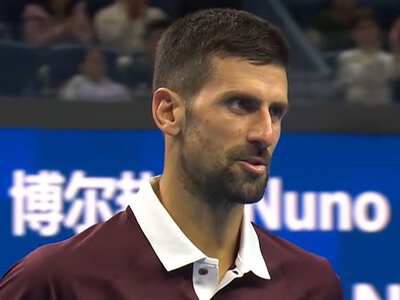 Джоковіч переміг вперше за 2,5 місяці – виграв у двох сетах, але брав медичний тайм-аут