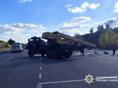 Поліція розслідує ДТП в якій загинули двоє людей: водія автокрана затримано