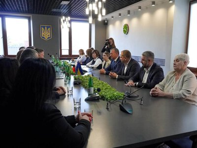 До Ужгорода завітала делегація з Польщі: як місто спільно з ЄС оновлює зелену інфраструктуру