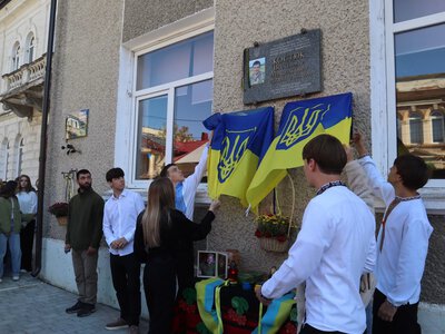 У Коломиї відкрили меморіальні таблиці на честь полеглих захисників Дмитра Губанова та Олега Свєташова