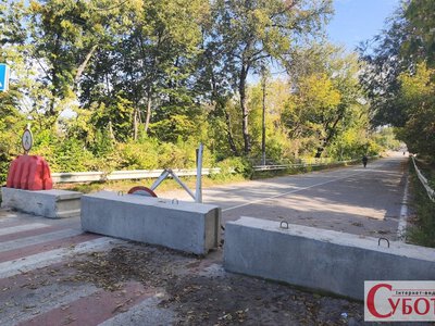 Третій місяць без мосту: жителі Заріччя в Коростишеві прийшли до міськради