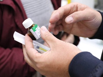 У Миколаєві вперше в Україні пацієнтка отримала  ліки на основі медичного канабісу (ФОТО)