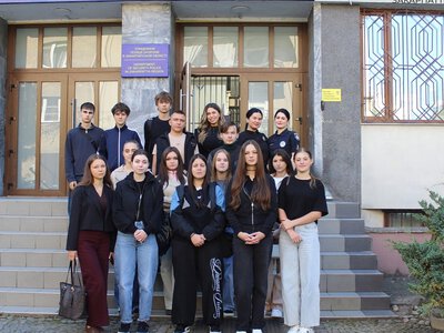 Зброя, сигналізація та залаштунки безпеки: про що дізналися студенти у Поліції охорони Закарпаття