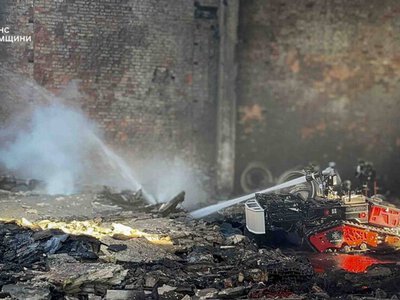 Росіяни атакували на Сумщині торгівельний центр: рятувальники до ночі працювали на місці ворожого удару