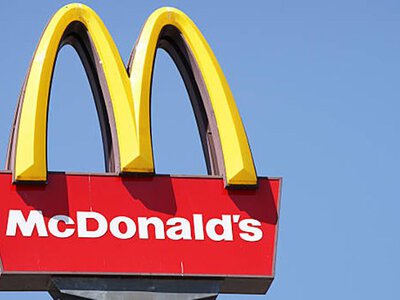 Мережа McDonald’s в Україні тимчасово переходить на скорочене меню через обстріл складів