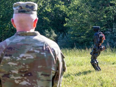 Військові гуманоїди виходять із лабораторій: Армія США назвала переможців конкурсу роботів війни