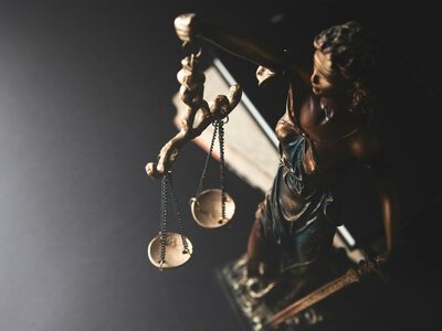 Адвокат використав ChatGPT для захисту клієнта, а той вигадав йому свідків, яких не було