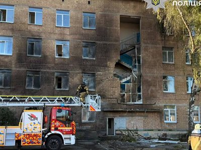 Росіяни вдарили дроном по школі у Києві: учні та працівники перебували в укритті (ФОТО)