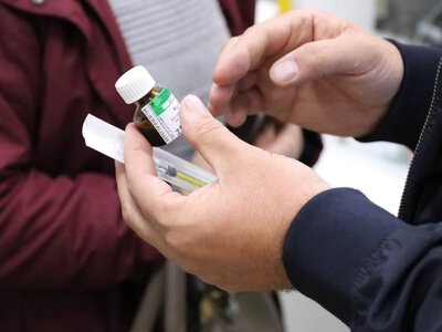 В Україні вперше пацієнтка з онкологічним захворюванням отримала ліки з медичним канабісом