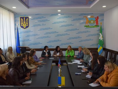 Розвиток сімейних форм виховання на Рахівщині: у Рахові провели семінар про «Сімейну домівку» та патронат