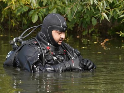 Вінницькі водолази заблокували три труби, з яких горе-господарі скидали нечистоти у Вишенське озеро