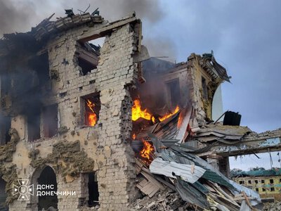 Горіли квартира та заклад освіти: у Краматорську гасили пожежі після обстрілів (фото)