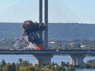 Російські дрони атакували Південний міст у Києві