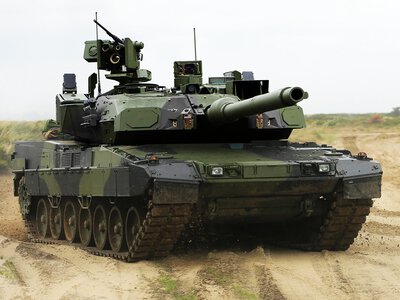 У Литві будують завод для танків Leopard 2A8