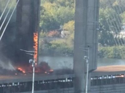 Безпілотники вдарили по Південному мосту в Києві, рух відновлюють