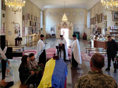 У Полтаві попрощалися з десантником із Решетилівки Володимиром Пипотем