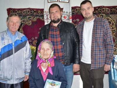 Готує їсти та ходить без сторонньої допомоги: жителька села на Волині зустріла 100-річчя