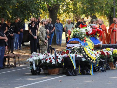 В Ужгороді попрощалися із 46-річним старшим сержантом Віталієм Черваком