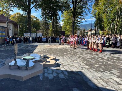 У Яремче відкрили Меморіальний комплекс Героям-захисникам України