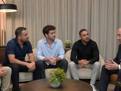 Нетаньягу зустрівся з пасажирами flydubai, які знешкодили нападника — Jerusalem Post