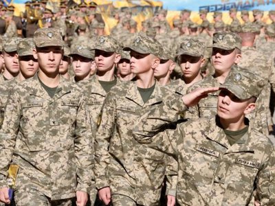 У Львівському ліцеї імені Героїв Крут урочисто склали присягу понад 200 юнаків та дівчат
