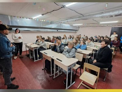 У Шосткинській гімназії ветерани розповіли учням про силу братерства