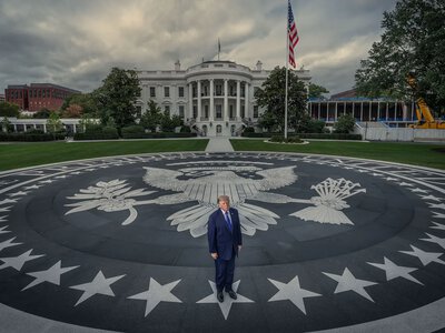 Трамп перебудовує Білий дім: золото всередині, війна й кризи за воротами