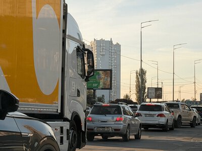 У Києві транспортний колапс через атаки на Південний міст
