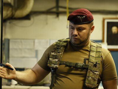 Шість бригад ДШВ активно наступають на фронті: генерал-майор Олег Апостол з Франківська