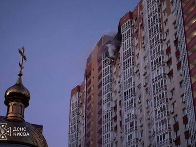 У Києві дрон влучив у 25-поверхівку: загинула 24-річна жінка