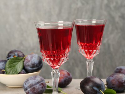 Домашня наливка без зайвих клопотів: як приготувати ароматний напій