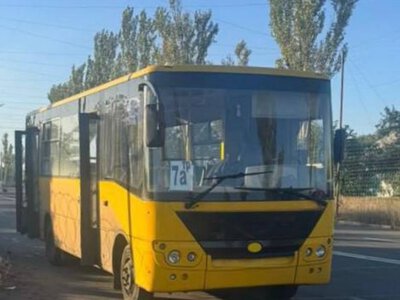 У Краматорську ворожий FPV-дрон атакував рейсовий автобус: двоє поранених