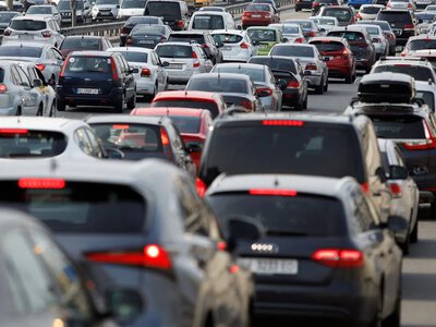 Київ зупинився у кілометрових заторах після перекриття мостів через нічні удари рф