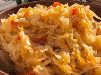 Капуста по-німецьки з яблуками та кмином: ніжний смак та кислинка без оцту