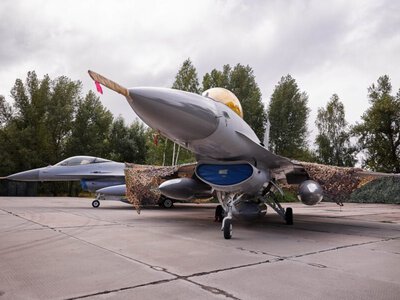 Близько половини українських F-16 зараз на ремонті в Європі, – Зеленський