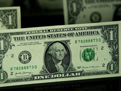 Долар поб'є рекорд наступного тижня: НБУ показав курс валюти на 5 жовтня